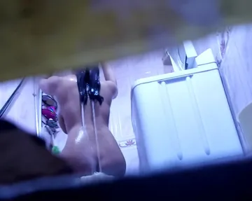 تصوير مسرب لفتاة عربية تستحم بالحمام جسمها خرافي – مشاهدة سكس عربي كامل